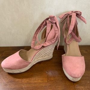 Pink wedges